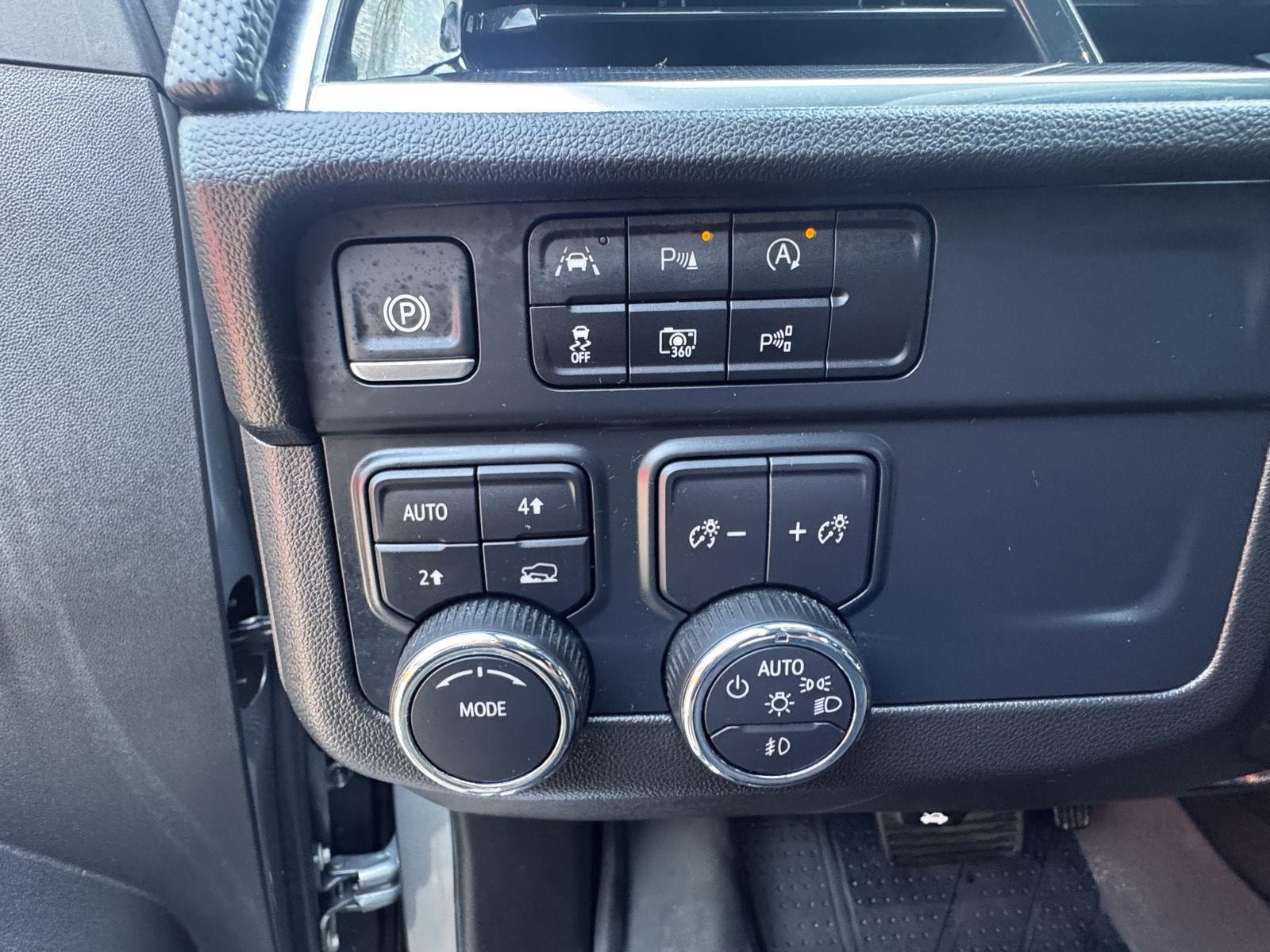 2025 Chevrolet Suburban RST - Photo 22