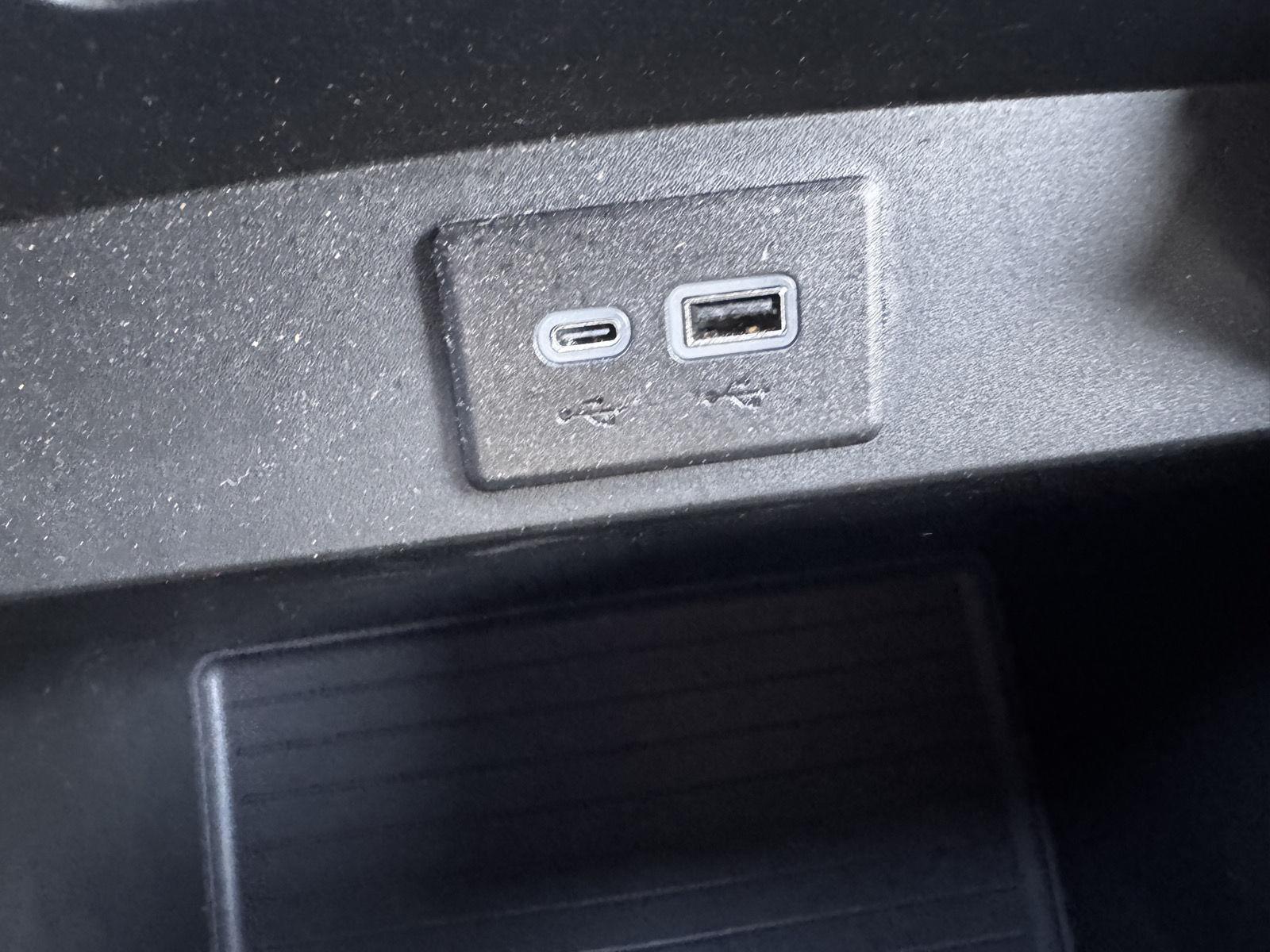 2025 Chevrolet Suburban RST - Photo 33