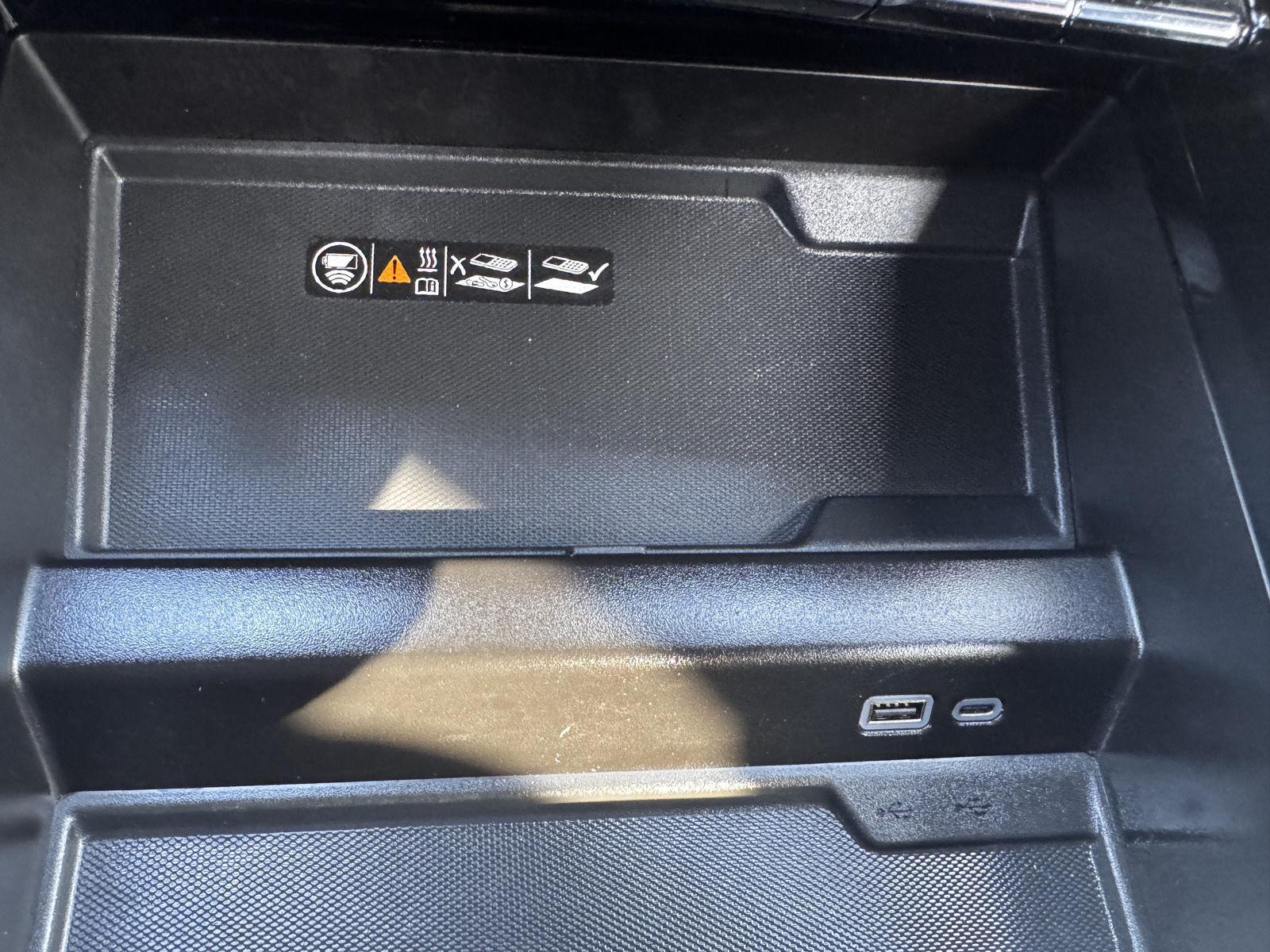 2025 Chevrolet Suburban RST - Photo 30