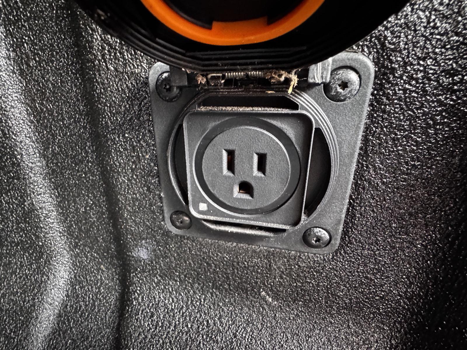 2024 Chevrolet Colorado LT - Photo 12