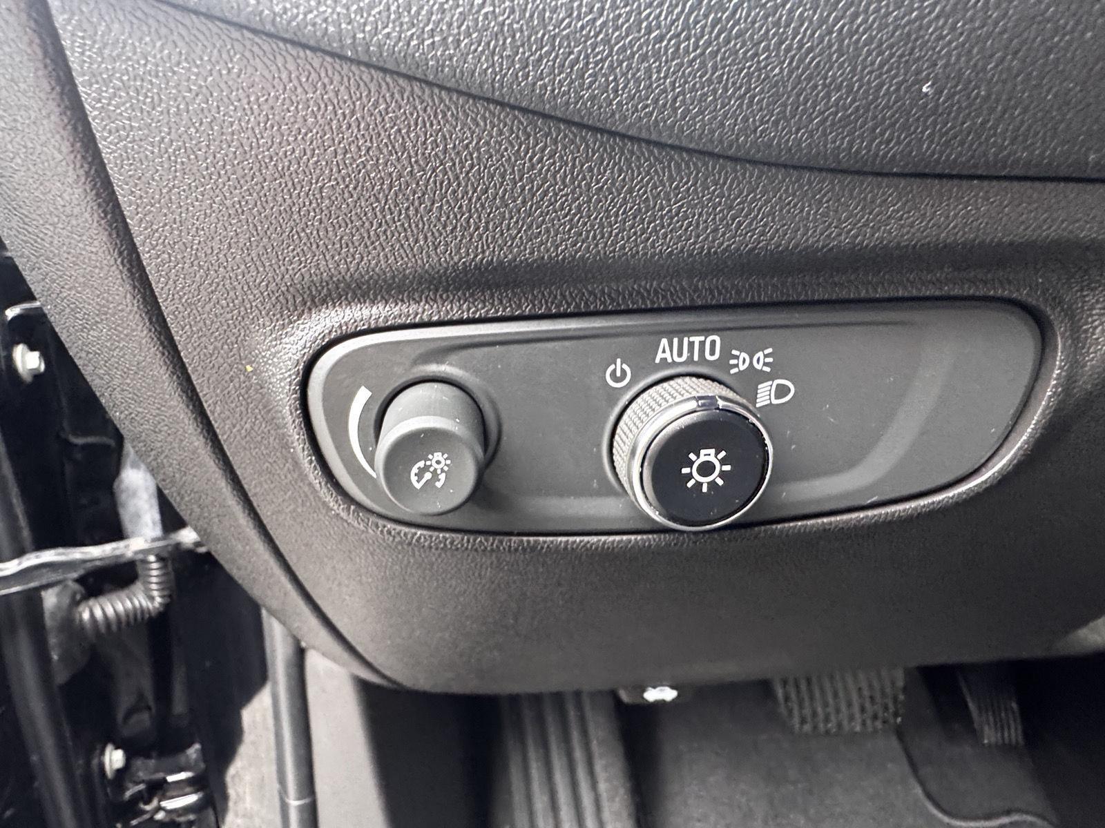 2023 Chevrolet Equinox LT - Photo 21