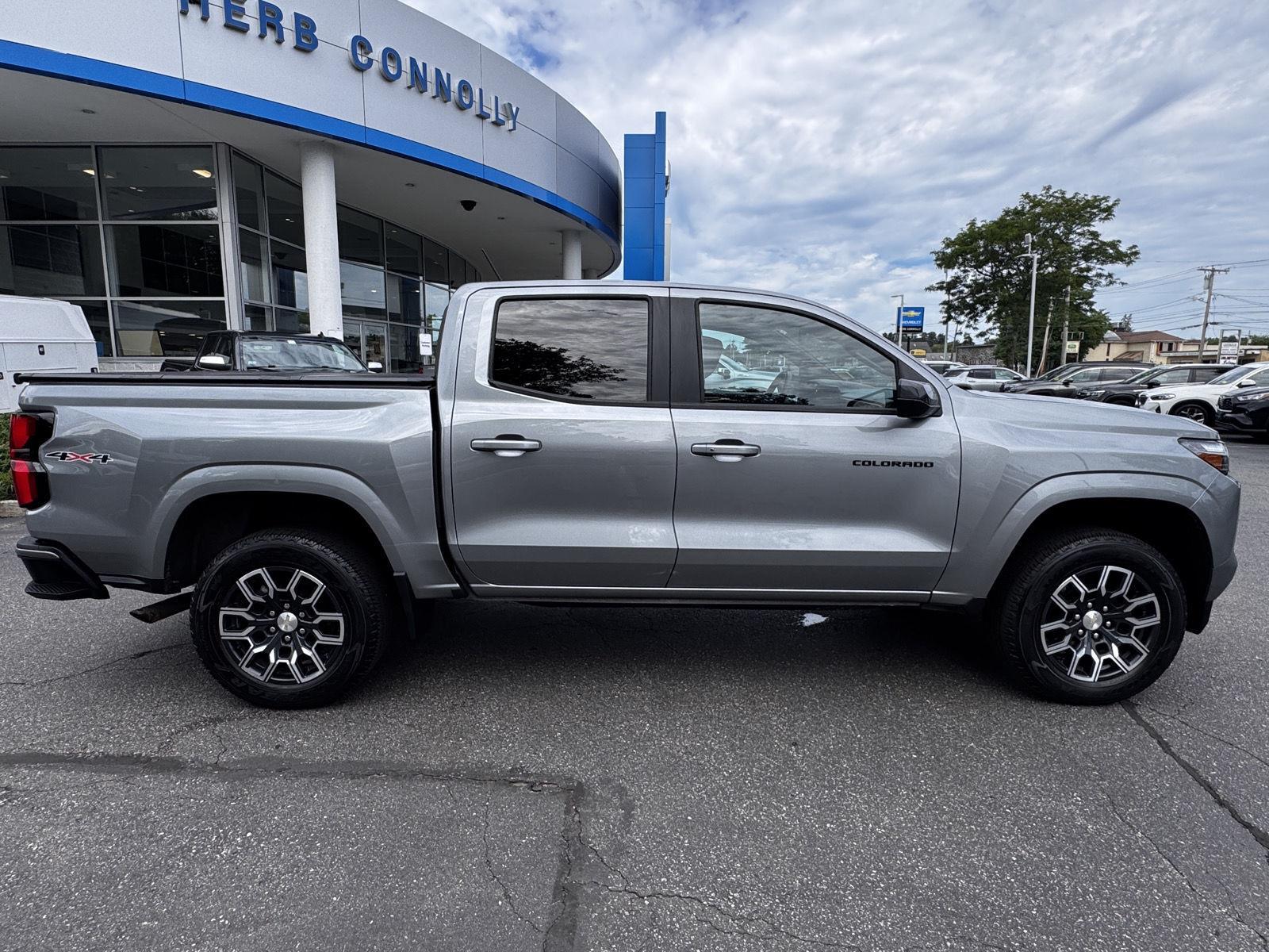 2024 Chevrolet Colorado LT - Photo 8