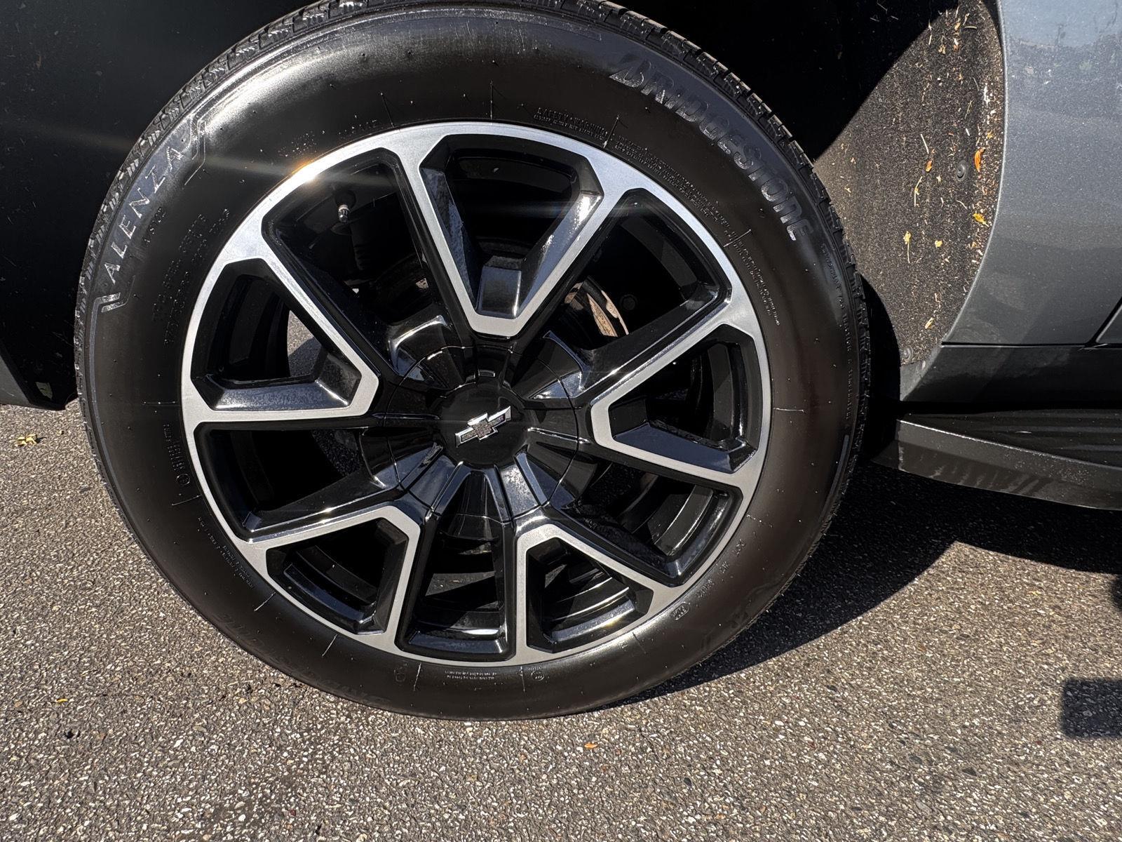 2025 Chevrolet Suburban RST - Photo 9