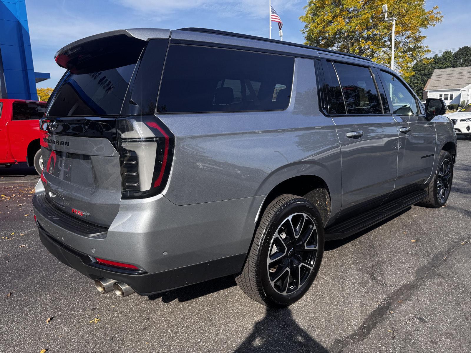 2025 Chevrolet Suburban RST - Photo 7