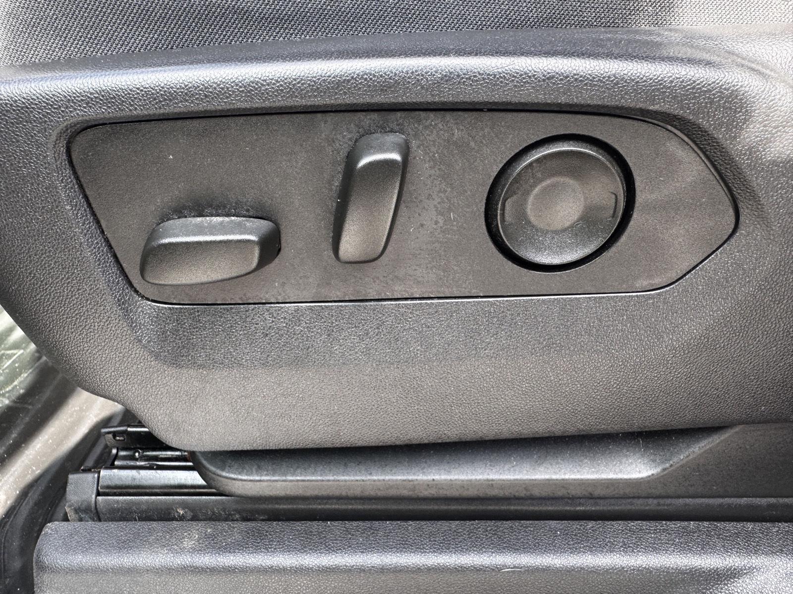 2023 Chevrolet Silverado 1500 LT - Photo 19