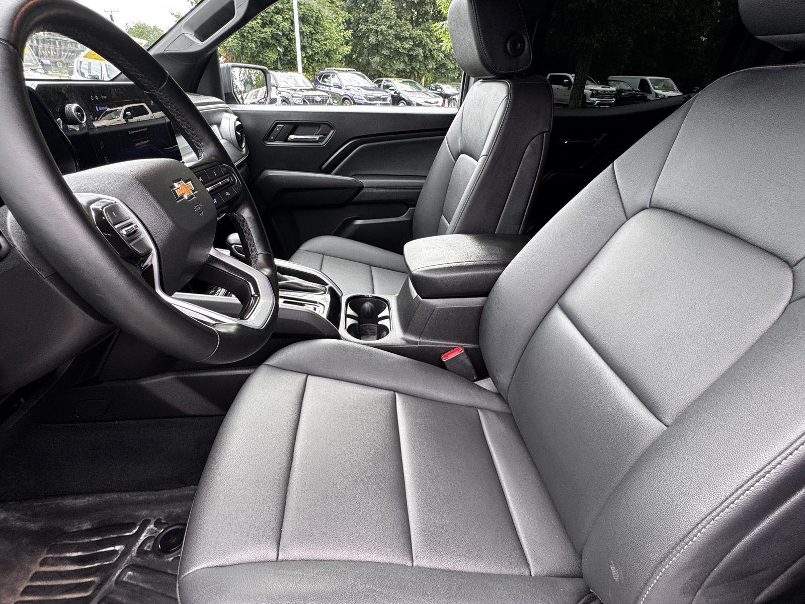 2024 Chevrolet Colorado LT - Photo 14