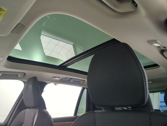 2026 Volvo XC90 Plus - Photo 17