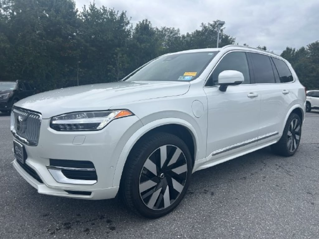 Certified 2025 Volvo XC90 plug-in hybrid T8 Plus 7-Seater SUV