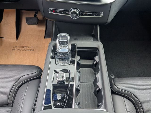2026 Volvo XC90 Ultra - Photo 13