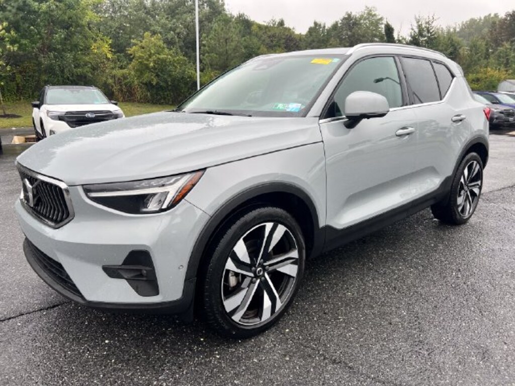 Used 2024 Volvo XC40 B5 Plus Bright SUV