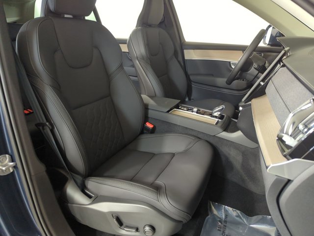 2026 Volvo XC90 Plus - Photo 21