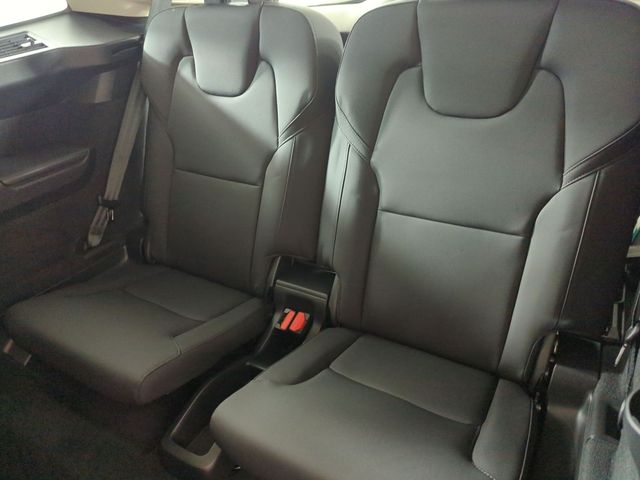 2026 Volvo XC90 Plus - Photo 18