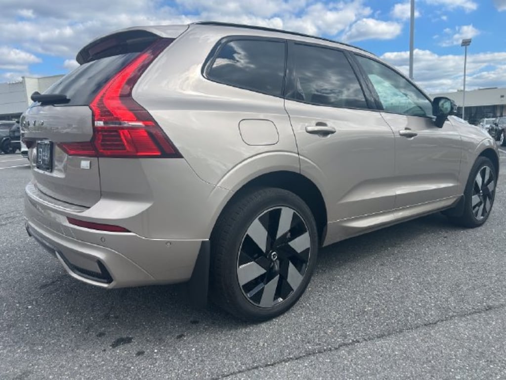 Used 2024 Volvo XC60 Recharge Plug-In Hybrid T8 Plus Dark Theme SUV