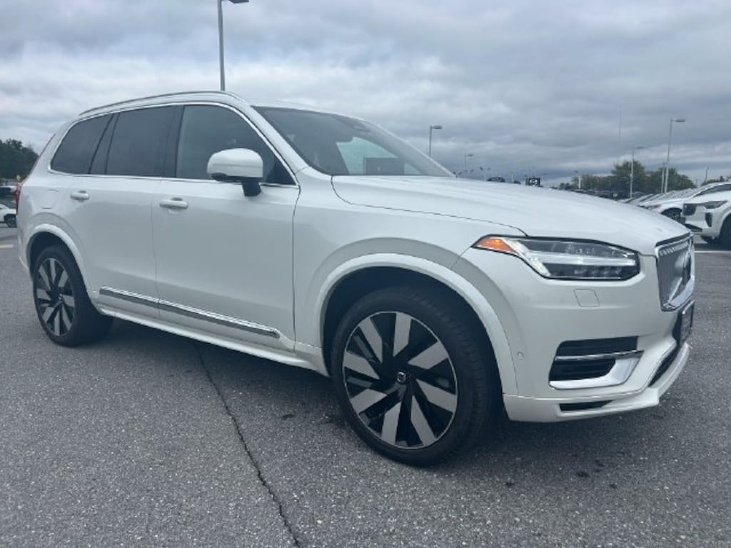 Certified 2025 Volvo XC90 plug-in hybrid T8 Plus 7-Seater SUV