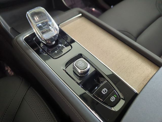 2026 Volvo XC90 Plus - Photo 12