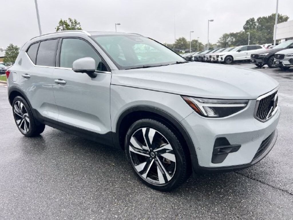 Used 2024 Volvo XC40 B5 Plus Bright SUV