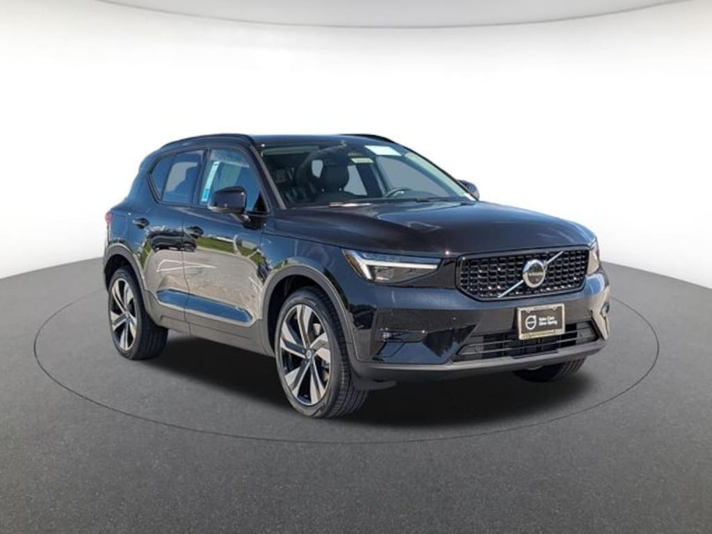 New 2026 Volvo XC40 B5 Ultra SUV