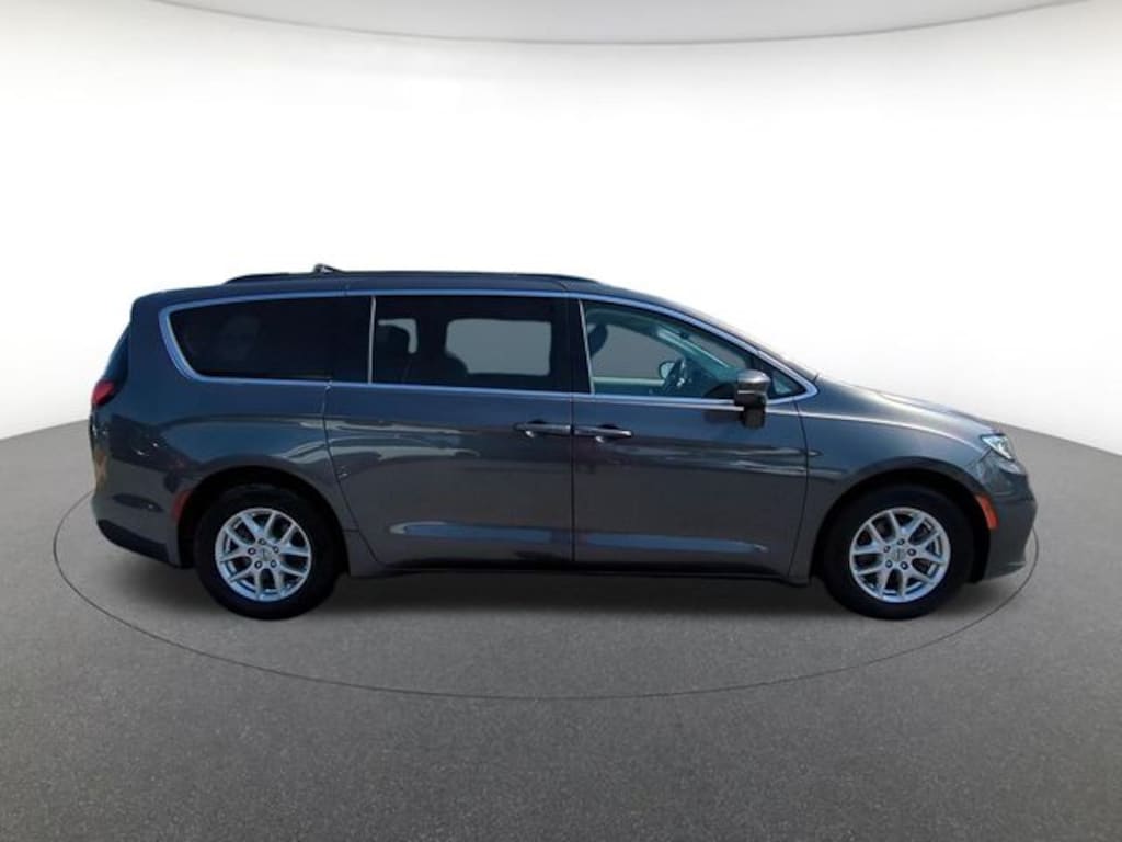 Used 2022 Chrysler Pacifica Touring L Minivan/Van