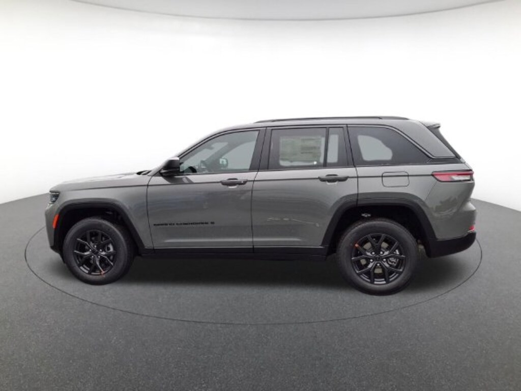New 2027 Jeep Grand Cherokee Laredo Sport Utility