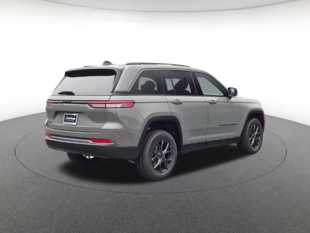 New 2027 Jeep Grand Cherokee Laredo Sport Utility