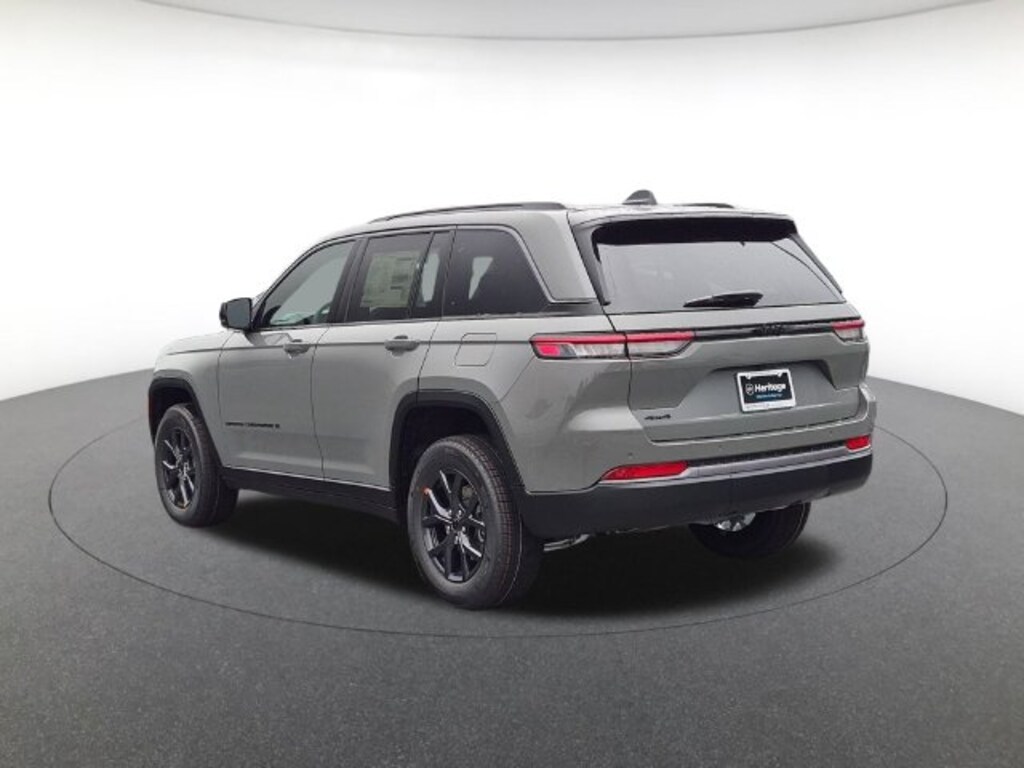 New 2027 Jeep Grand Cherokee Laredo Sport Utility