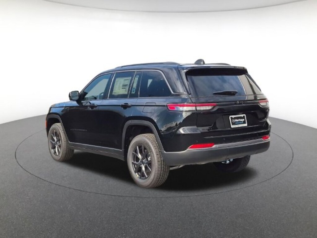 New 2027 Jeep Grand Cherokee Laredo Sport Utility