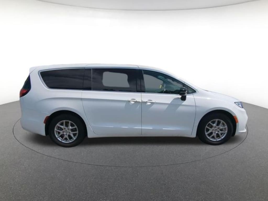Used 2025 Chrysler Pacifica Select Minivan/Van