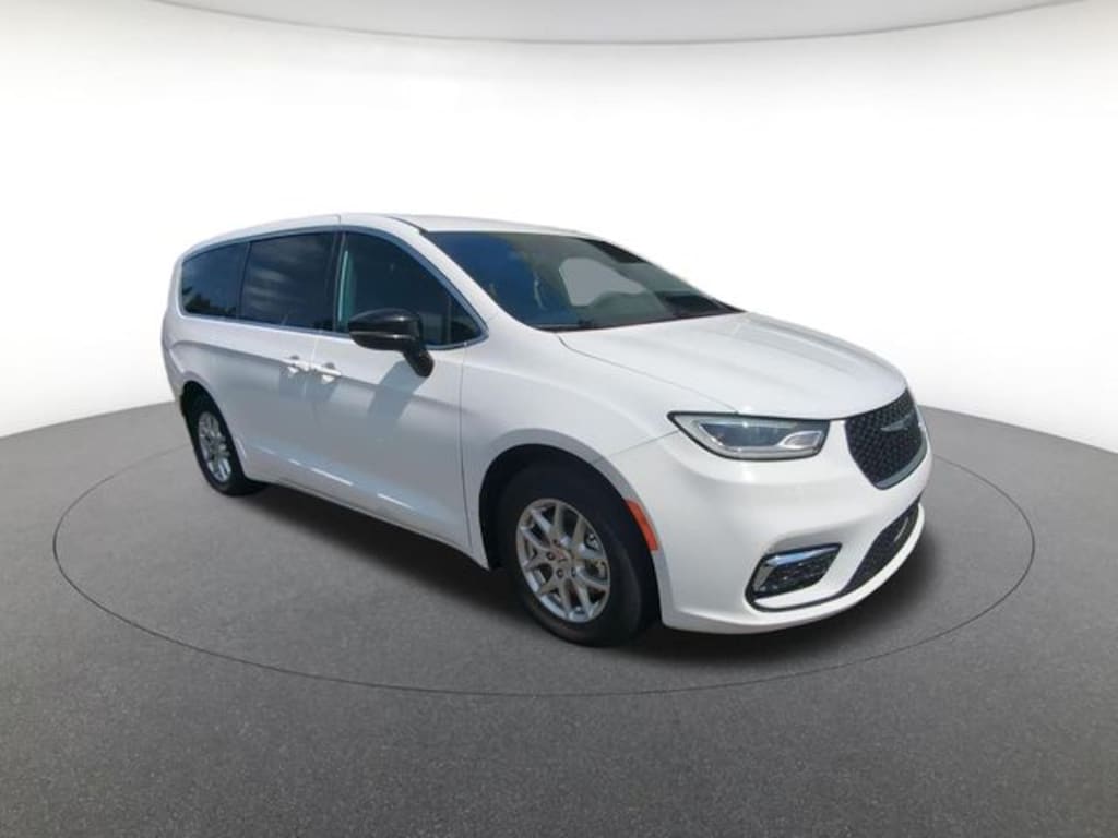 Used 2025 Chrysler Pacifica Select Minivan/Van