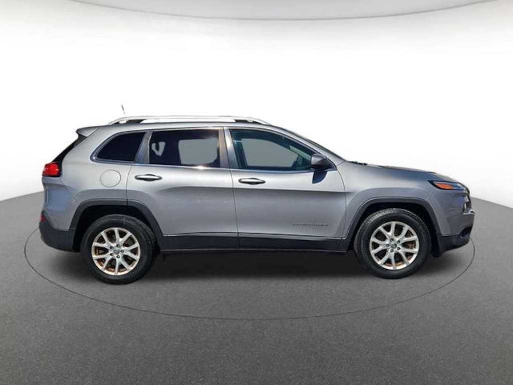 Used 2016 Jeep Cherokee Latitude SUV