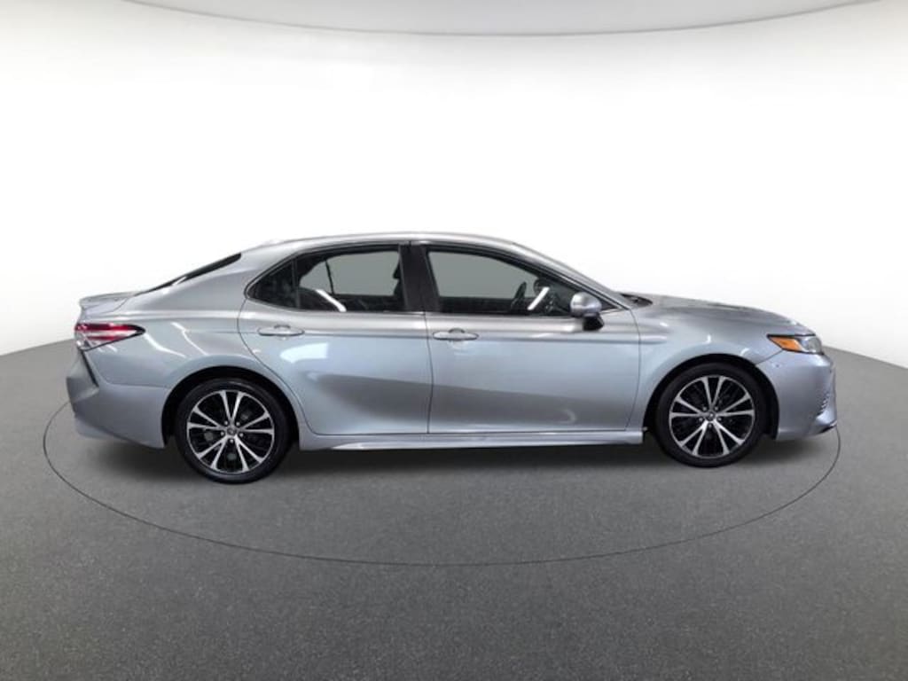 Used 2020 Toyota Camry SE Sedan
