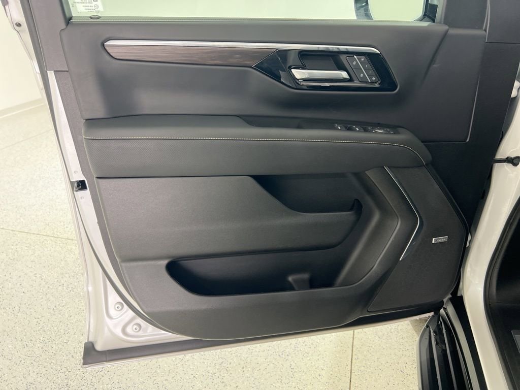 2025 Chevrolet Suburban Premier - Photo 20
