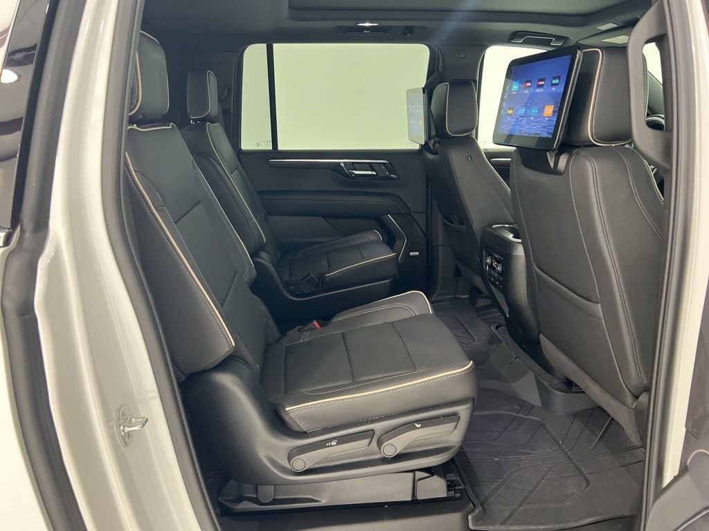 2025 Chevrolet Suburban Premier - Photo 25