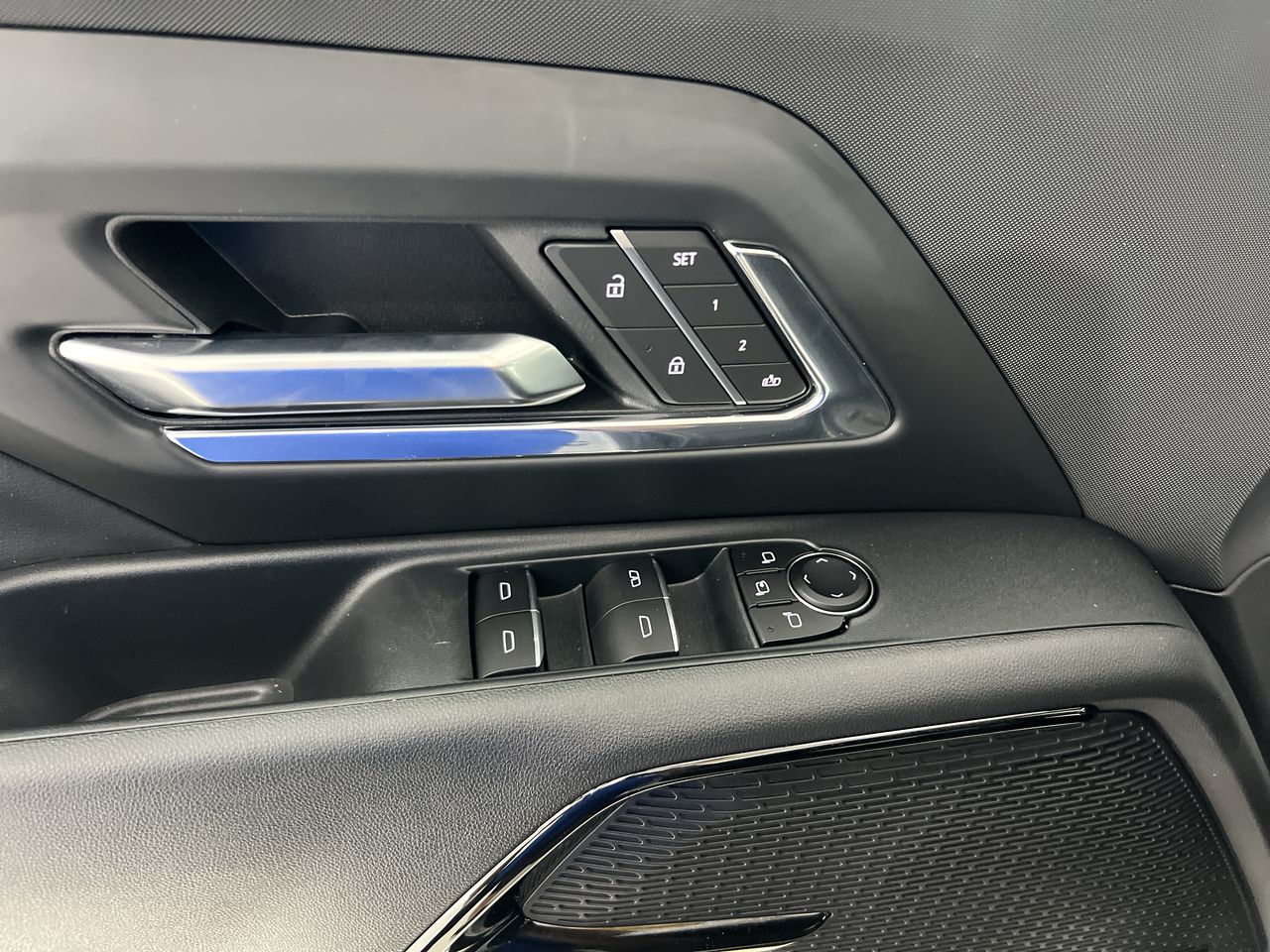 2025 Chevrolet Silverado EV LT - Photo 44