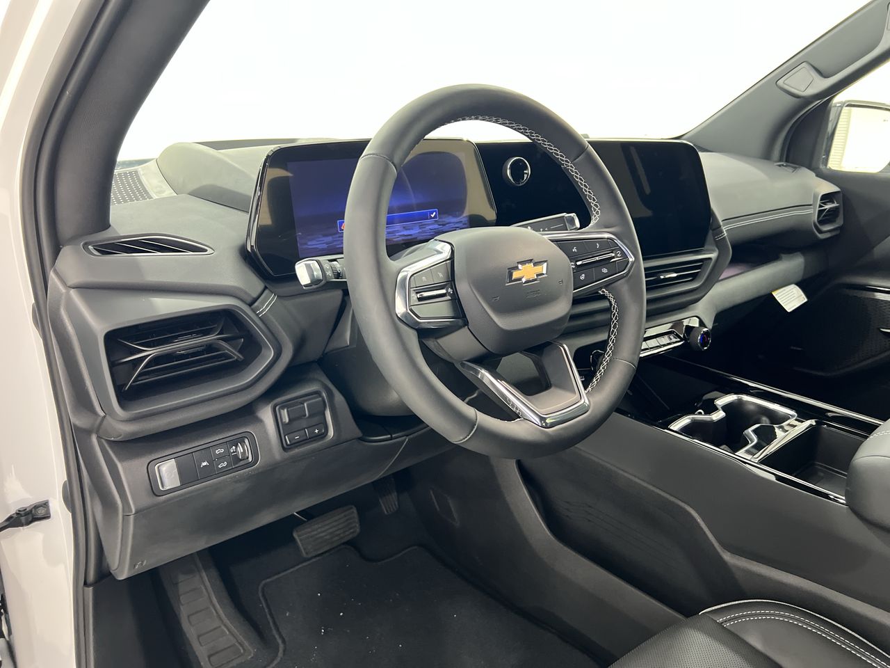 2025 Chevrolet Silverado EV LT - Photo 33