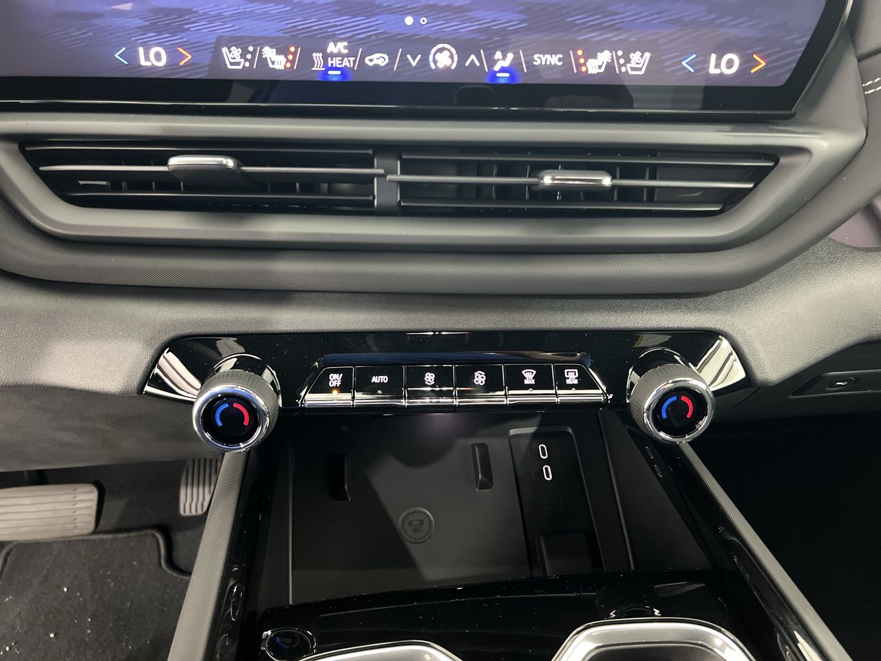 2025 Chevrolet Silverado EV LT - Photo 39
