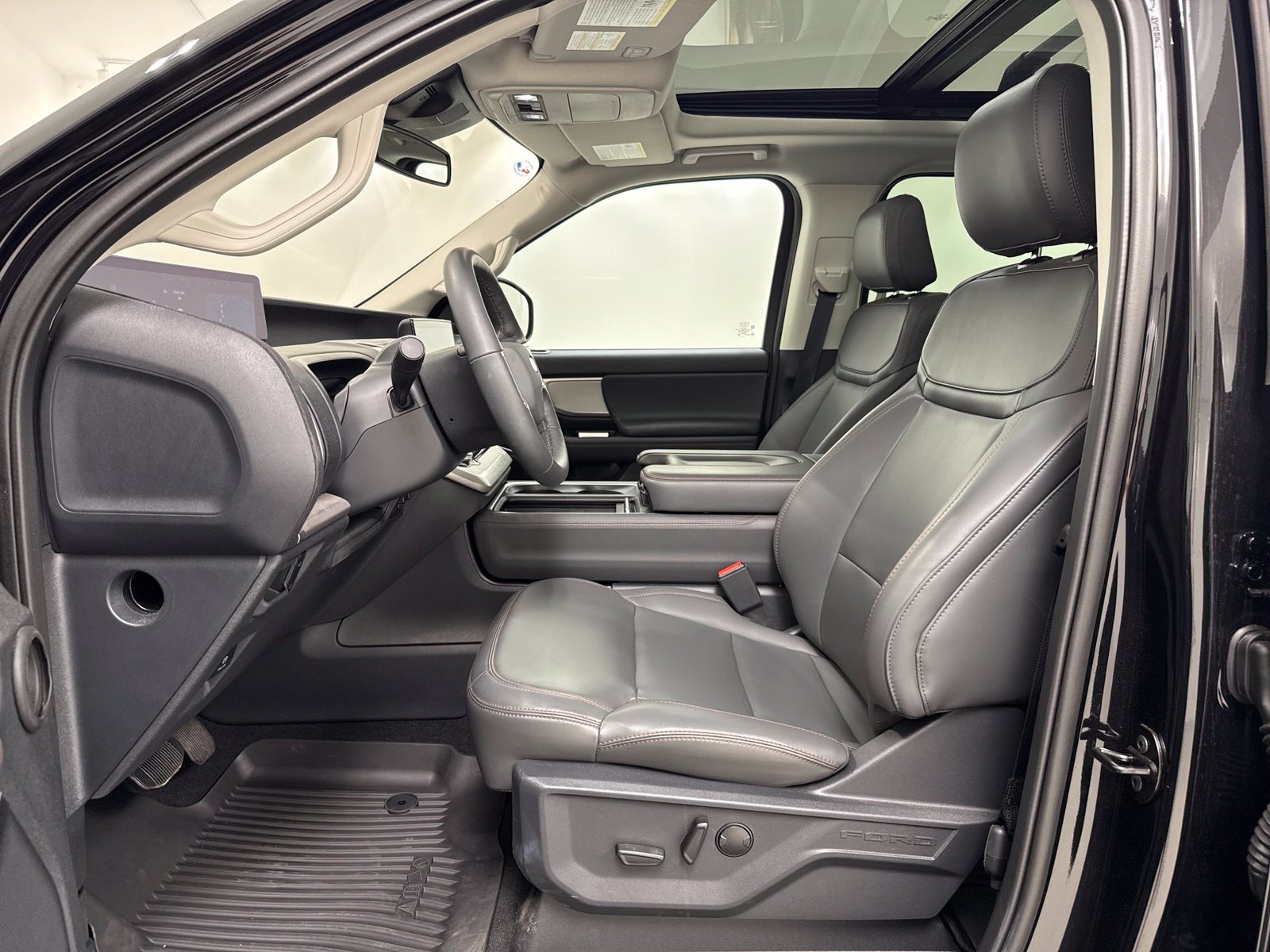 2025 Ford Expedition Active - Photo 16
