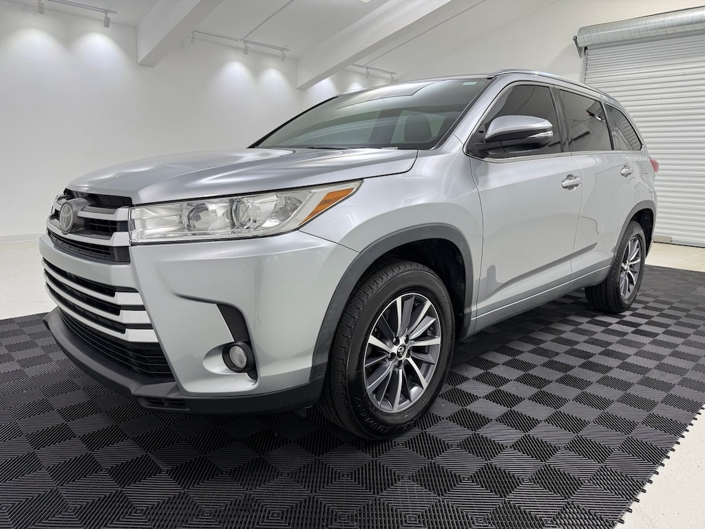 Used 2017 Toyota Highlander XLE SUV