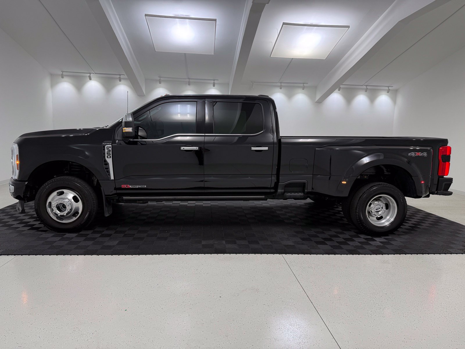 Used 2025 Ford F-350SD Platinum Truck