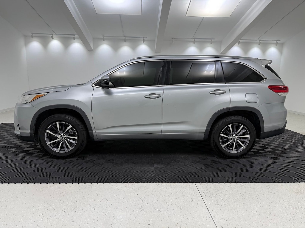 Used 2017 Toyota Highlander XLE SUV
