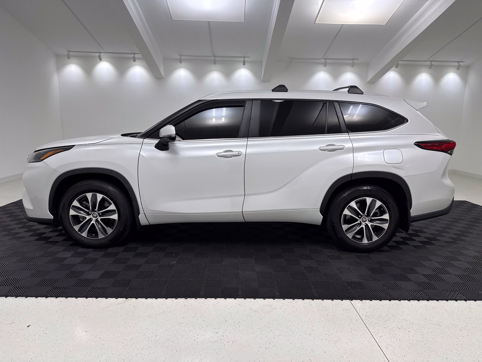 Used 2023 Toyota Highlander XLE SUV