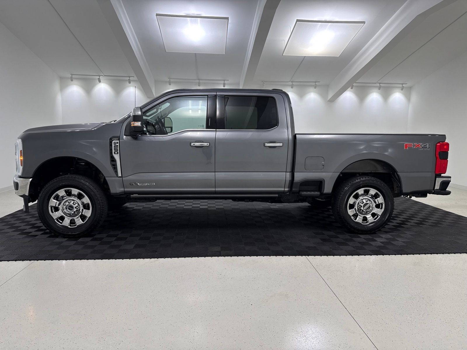 Used 2024 Ford F-250SD Lariat Truck