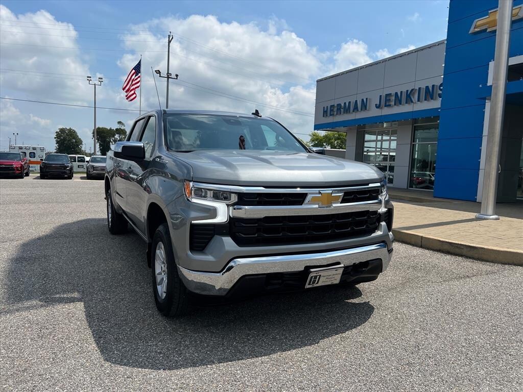Used 2025 Chevrolet Silverado LT Crew Cab