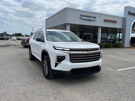 Featured Used 2025 Chevrolet Traverse FWD LT Sport Utility for Sale in Union City, TN