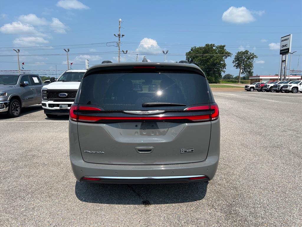 Used 2022 Chrysler Pacifica Touring L Passenger Van