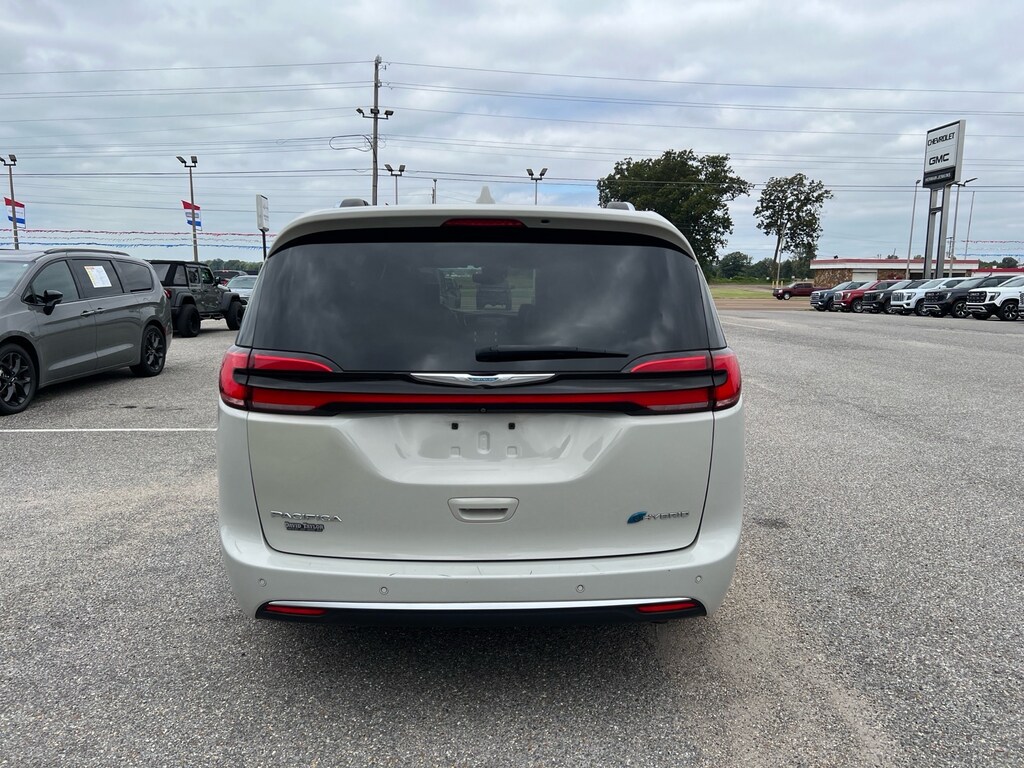 Used 2021 Chrysler Pacifica Hybrid Pinnacle Minivan