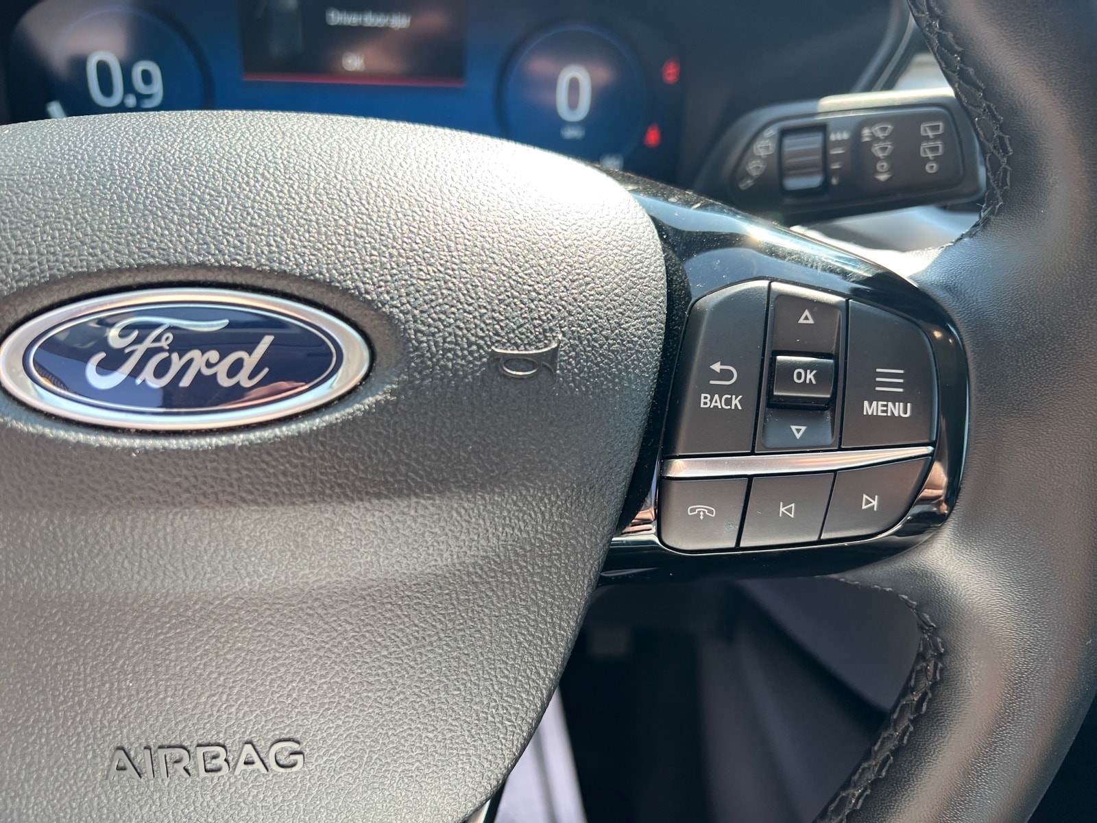2025 Ford Escape Platinum - Photo 17