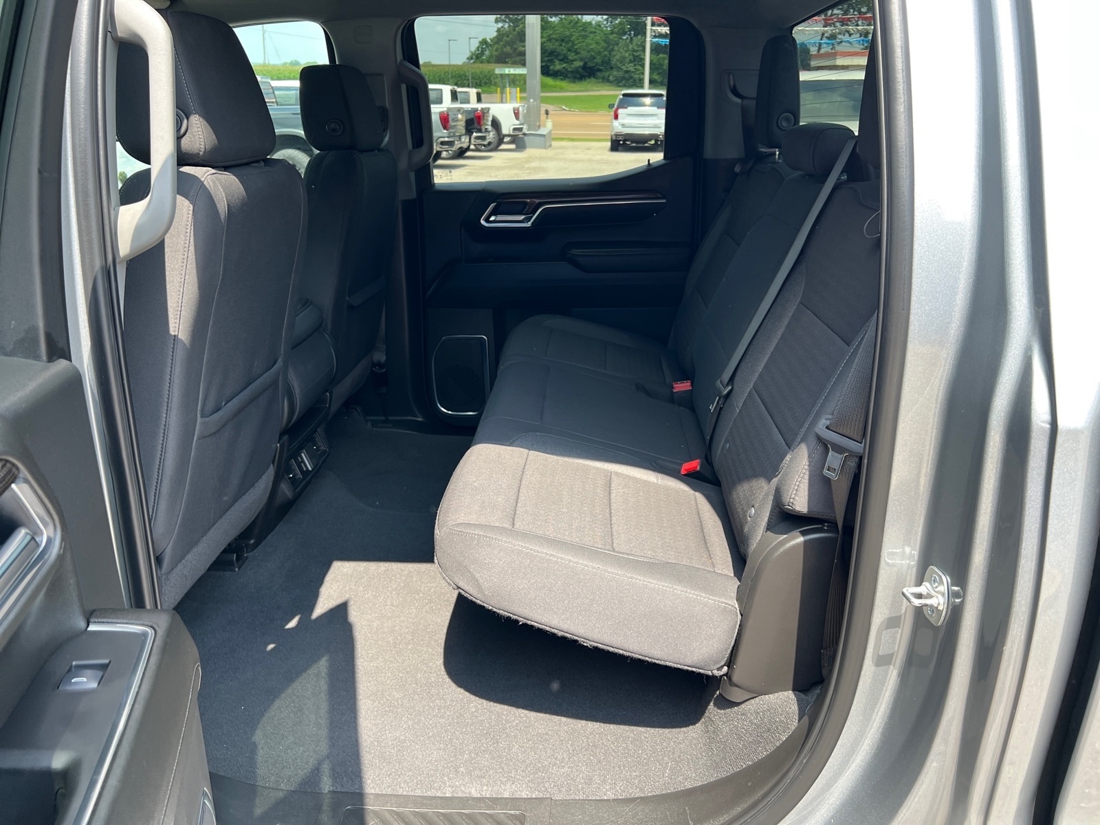 2025 Chevrolet Silverado 1500 LT - Photo 11