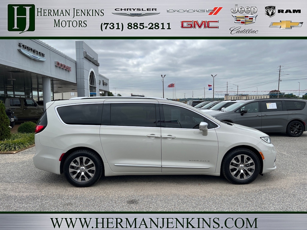Used 2021 Chrysler Pacifica Hybrid Pinnacle Minivan