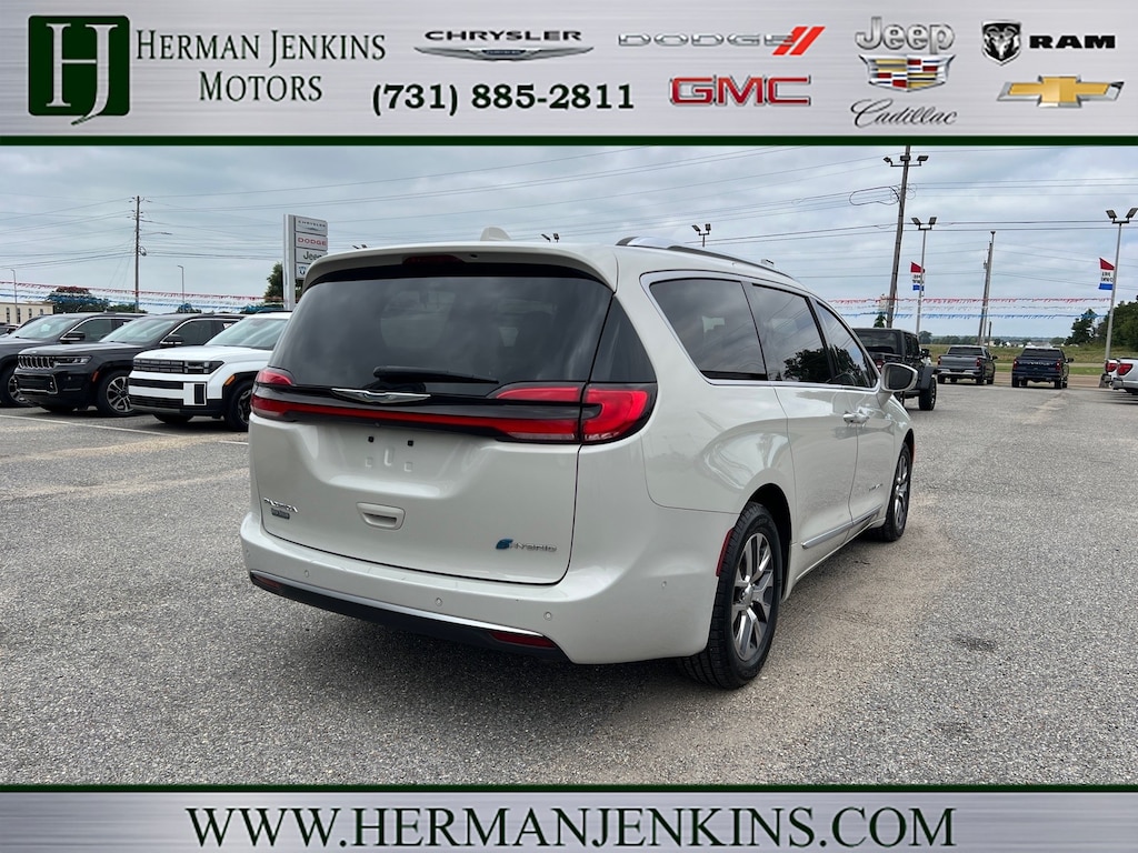 Used 2021 Chrysler Pacifica Hybrid Pinnacle Minivan