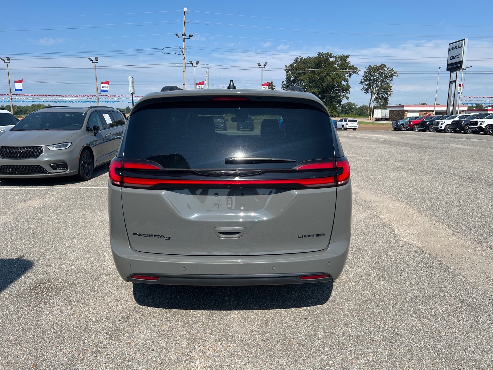 Used 2025 Chrysler Pacifica Limited